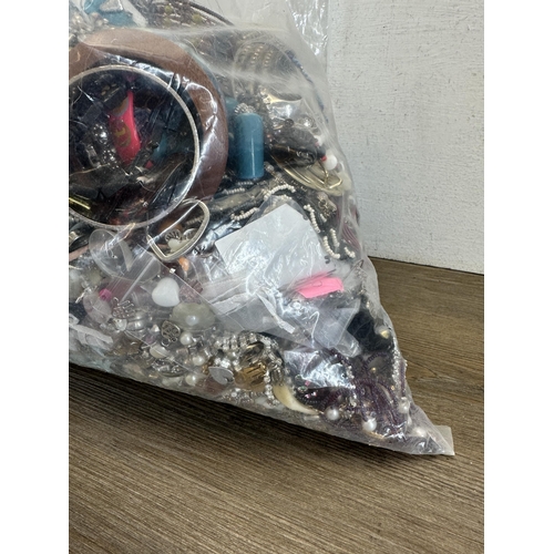 1375 - A bag containing a large quantity of costume jewellery - approx. gross weight 10kg