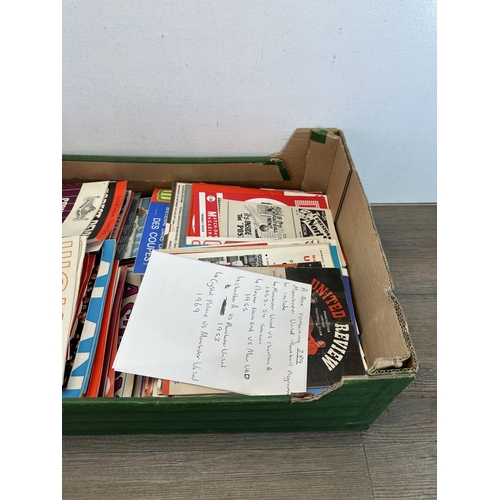 1386 - A box containing approx. 289 Manchester United Football programmes to include Manchester United vs. ... 