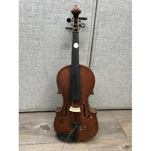 1516 - A cased vintage unlabelled violin with bow