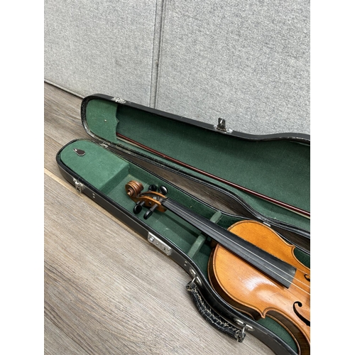 1517 - A cased vintage unlabelled violin with bow