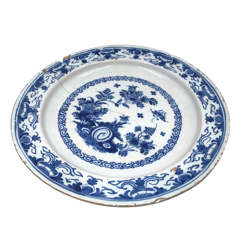 1262 - An 18th century Delftware blue and white ceramic charger - approx. 34cm diameter