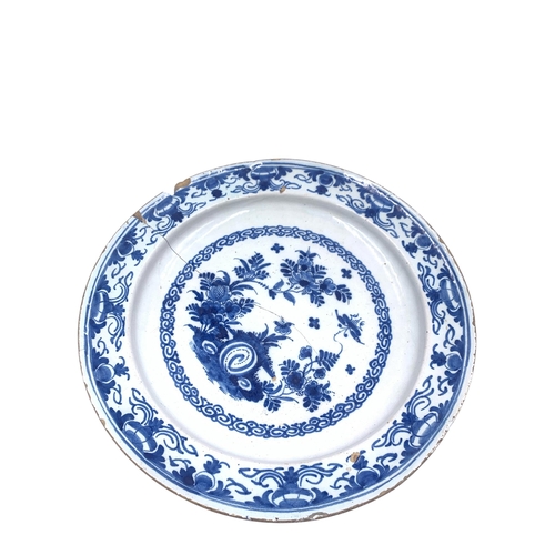 1262 - An 18th century Delftware blue and white ceramic charger - approx. 34cm diameter