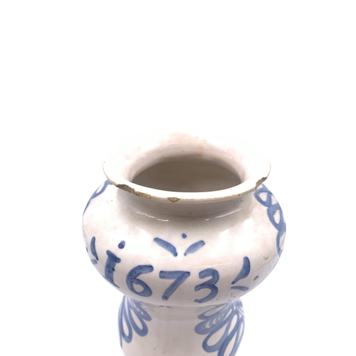 1264 - An Italian blue and white majolica albarello/drug jar - approx. 19cm high