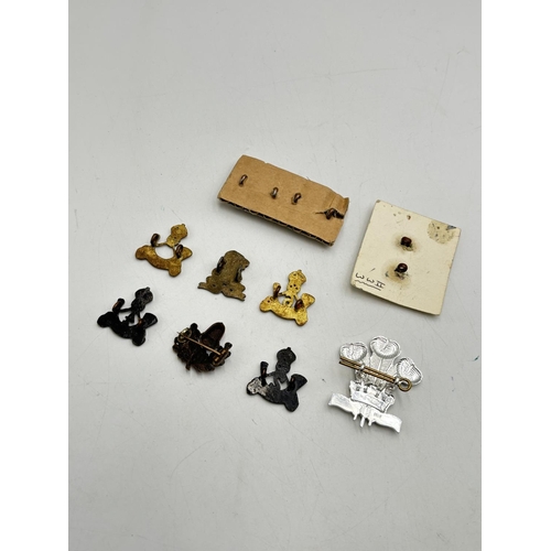 2366 - Ten military cap badges