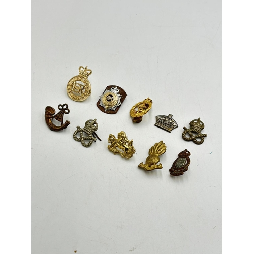 2372 - Ten military cap badges