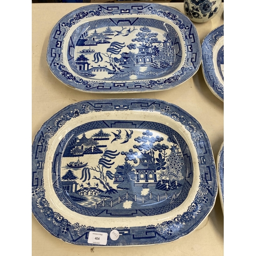 404 - Twenty three pieces of blue and white ceramics to include four Willow pattern meat plates, Delftware... 