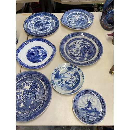 404 - Twenty three pieces of blue and white ceramics to include four Willow pattern meat plates, Delftware... 