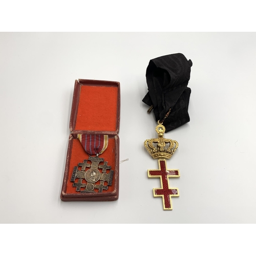 2362 - Two Jerusalem medals, one Pilgrims Cross and one Sovereign Military Order to the temple