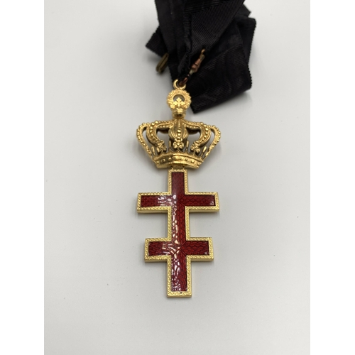 2362 - Two Jerusalem medals, one Pilgrims Cross and one Sovereign Military Order to the temple