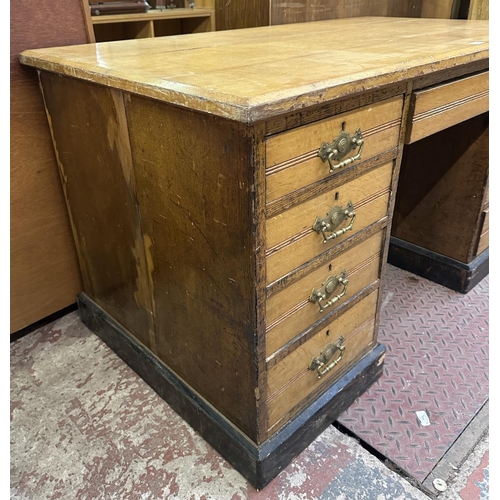 104 - A Victorian oak pedestal desk - approx. 76cm high x 136cm wide x 76cm deep