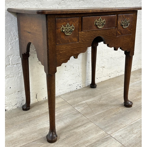 31 - A George III oak lowboy - approx. 71cm high x 76cm wide x 47cm deep