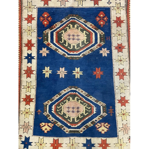 38 - A mid 20th century hand knotted rug - approx. 180cm x 130cm