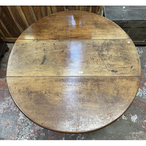 52 - A George II mahogany drop leaf gate leg pad foot table - approx. 70cm high x 123cm wide x 130cm long