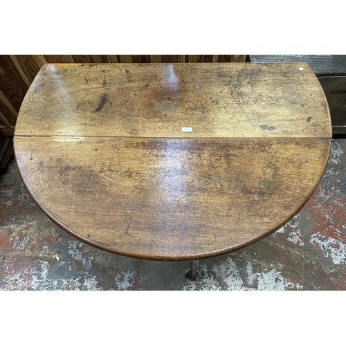 52 - A George II mahogany drop leaf gate leg pad foot table - approx. 70cm high x 123cm wide x 130cm long