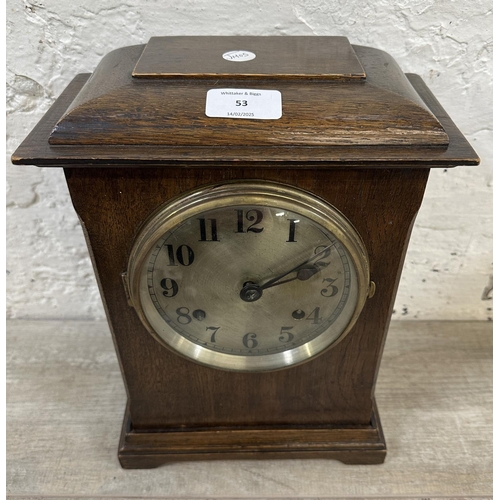 53 - An early 20th century British New Haven oak cased chiming mantel clock with key and pendulum - appro... 