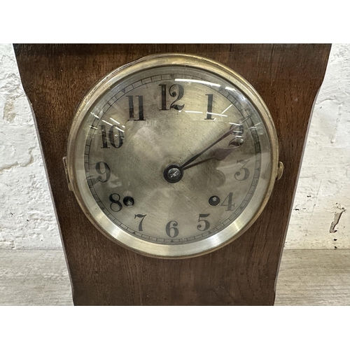 53 - An early 20th century British New Haven oak cased chiming mantel clock with key and pendulum - appro... 