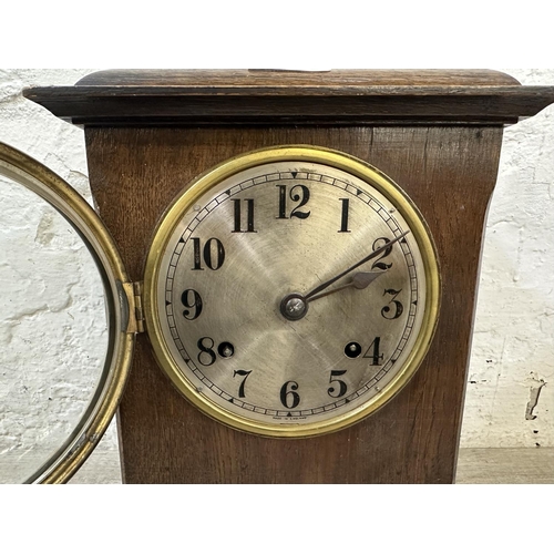 53 - An early 20th century British New Haven oak cased chiming mantel clock with key and pendulum - appro... 