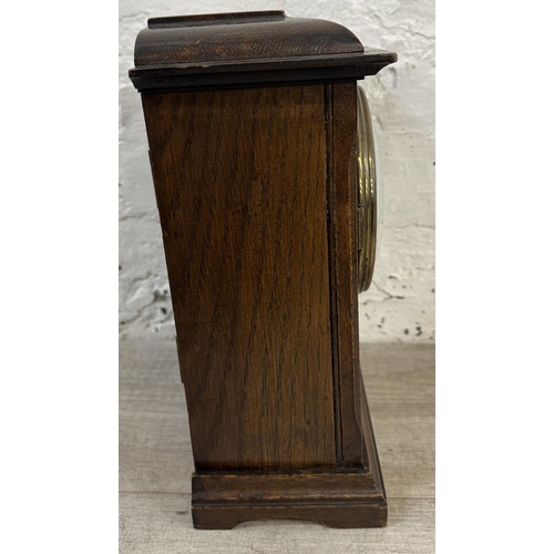 53 - An early 20th century British New Haven oak cased chiming mantel clock with key and pendulum - appro... 