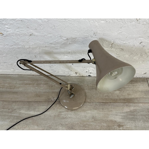 85 - A 1970s Anglepoise Lighting Ltd model 90 desk lamp