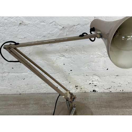 85 - A 1970s Anglepoise Lighting Ltd model 90 desk lamp