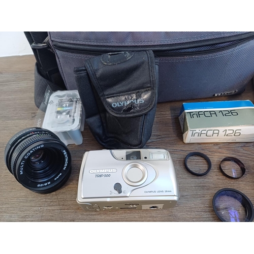 671 - A Praktica camera bag containing Olympus Trip 500 compact 35mm camera, Carl Zeiss MC S 1:3.5 f=135mm... 