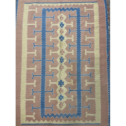 188A - A mid 20th century Kilim rug - approx. 188cm x 128cm