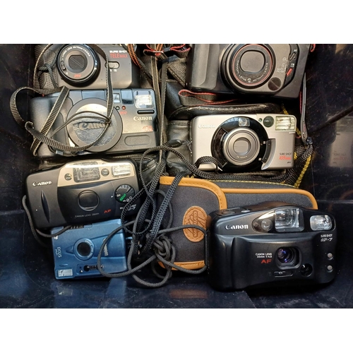 673 - A collection of Canon compact cameras