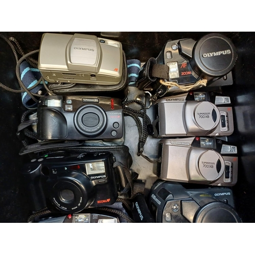 681 - A collection of Olympus Superzoom 35mm cameras