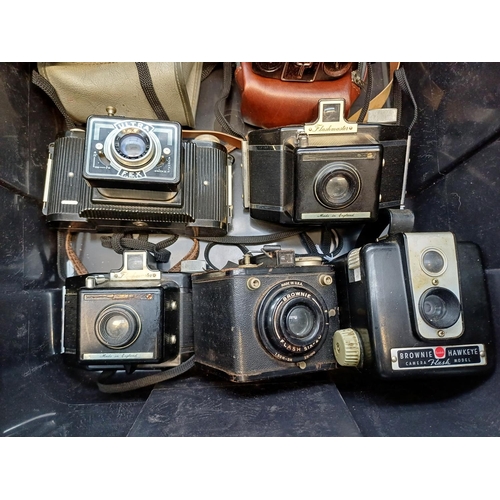 684 - A collection of vintage Bakelite cameras to include Ultra-Fex, Kodak Brownie Hawkeye Flash, Ilford E... 