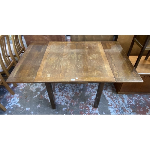 118 - A 1930s oak draw leaf dining table - approx. 77cm high x 92cm square