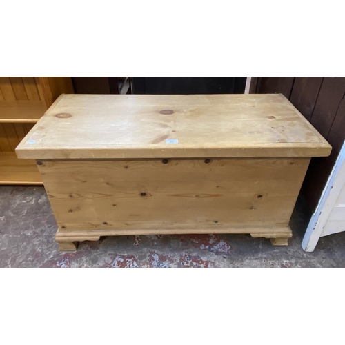 123 - A Victorian style pine blanket box - approx. 51cm high x 98cm wide x 43cm deep