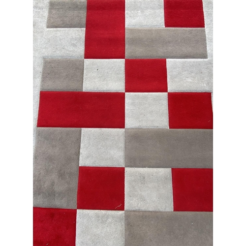 130 - A Brooklyn Diamond beige and red polypropylene rug  - approx. 220cm x 160cm