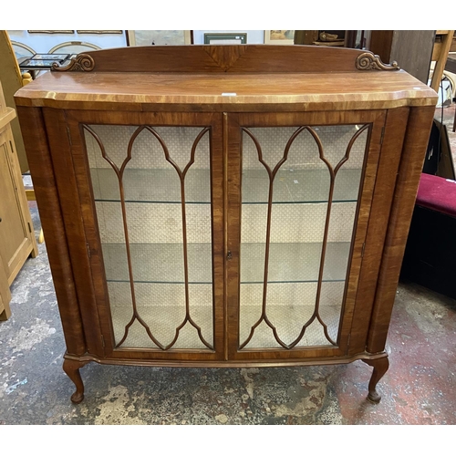 135 - An early 20th century walnut display cabinet - approx. 129cm high x 118cm wide x 35cm deep