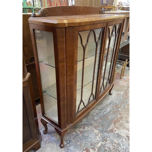 135 - An early 20th century walnut display cabinet - approx. 129cm high x 118cm wide x 35cm deep