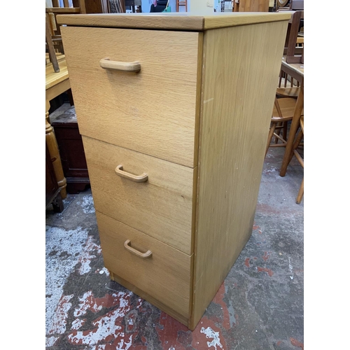 151 - An oak effect three drawer office filing cabinet - approx. 104cm high x 43cm wide x 65cm deep