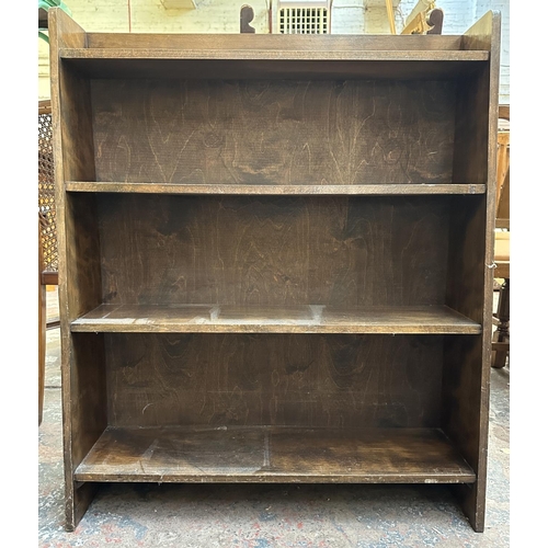 185 - A mid 20th century beech four tier bookcase - approx. 91cm high x 76cm wide x 22cm deep