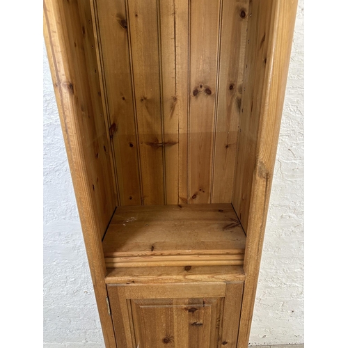 39 - A pine free standing bookcase - approx. 119cm high x 58cm wide x 37cm deep