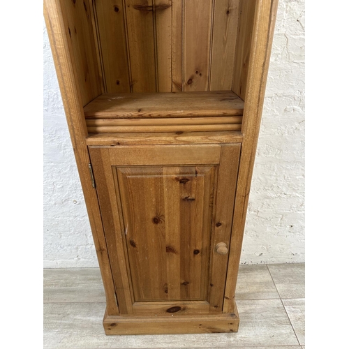 39 - A pine free standing bookcase - approx. 119cm high x 58cm wide x 37cm deep