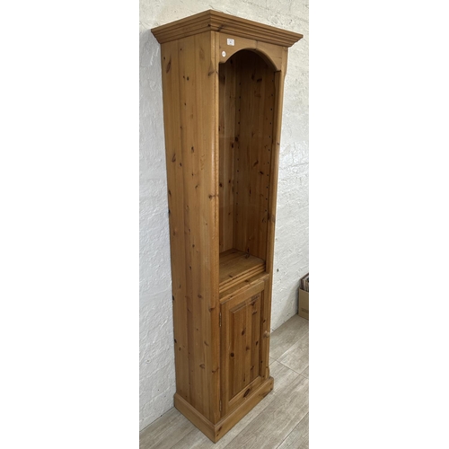 39 - A pine free standing bookcase - approx. 119cm high x 58cm wide x 37cm deep