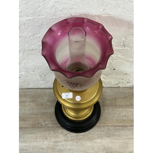 44 - A Victorian Duplex brass oil lamp with etched cranberry glass shade - approx. 58cm high