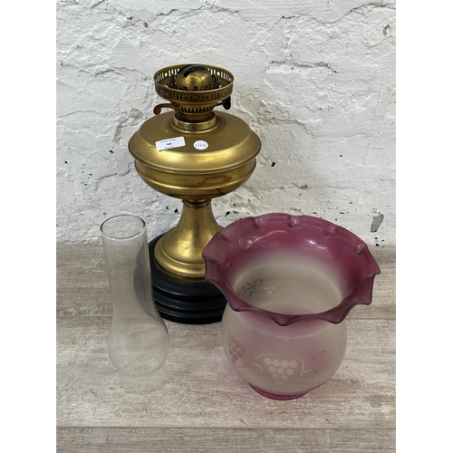 44 - A Victorian Duplex brass oil lamp with etched cranberry glass shade - approx. 58cm high