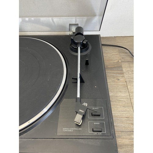 746 - A Sony PS-LX100 two speed servo controlled stereo turntable with instruction manual and record clean... 