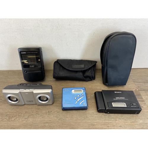 753 - Four items, one Sony Walkman personal minidisc recorder, one cased Sony Walkman WM-AF605 personal ra... 