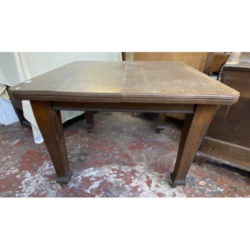 77 - A Victorian oak wind out dining table - approx. 74cm high x 105cm wide x 104cm long