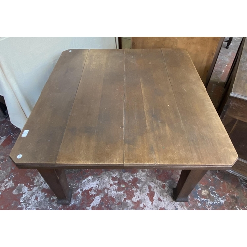 77 - A Victorian oak wind out dining table - approx. 74cm high x 105cm wide x 104cm long