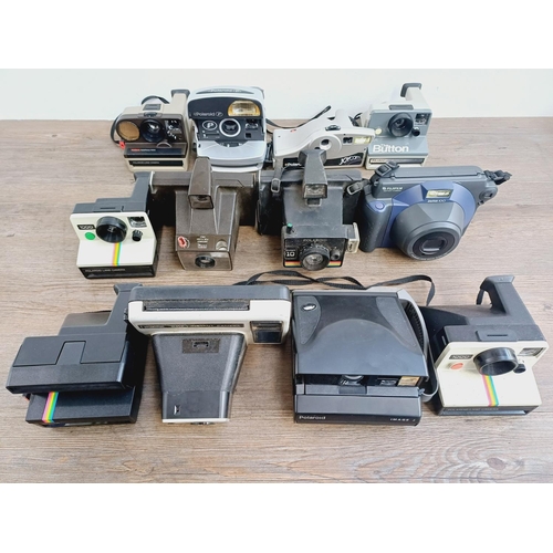 948 - Twelve instant cameras to include Fujifilm Instax 100, Polaroid The Button, Polaroid P, Kodak EK2, P... 