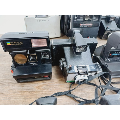 952 - Twelve instant cameras to include Polaroid The Button, Polaroid P, Kodak EK160, Polaroid Land camera... 