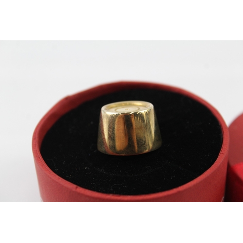 A boxed Gold and Silversmiths Ltd hallmarked sterling silver 