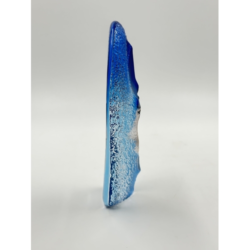 535 - A Mats Jonasson for Maleras Mystiqua Blue face sculpture - approx. 19cm high x 8cm wide