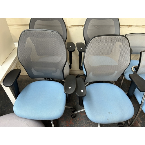 321 - Five modern black plastic and chrome plated swivel office desk chairs with blue fabric seats and gre... 